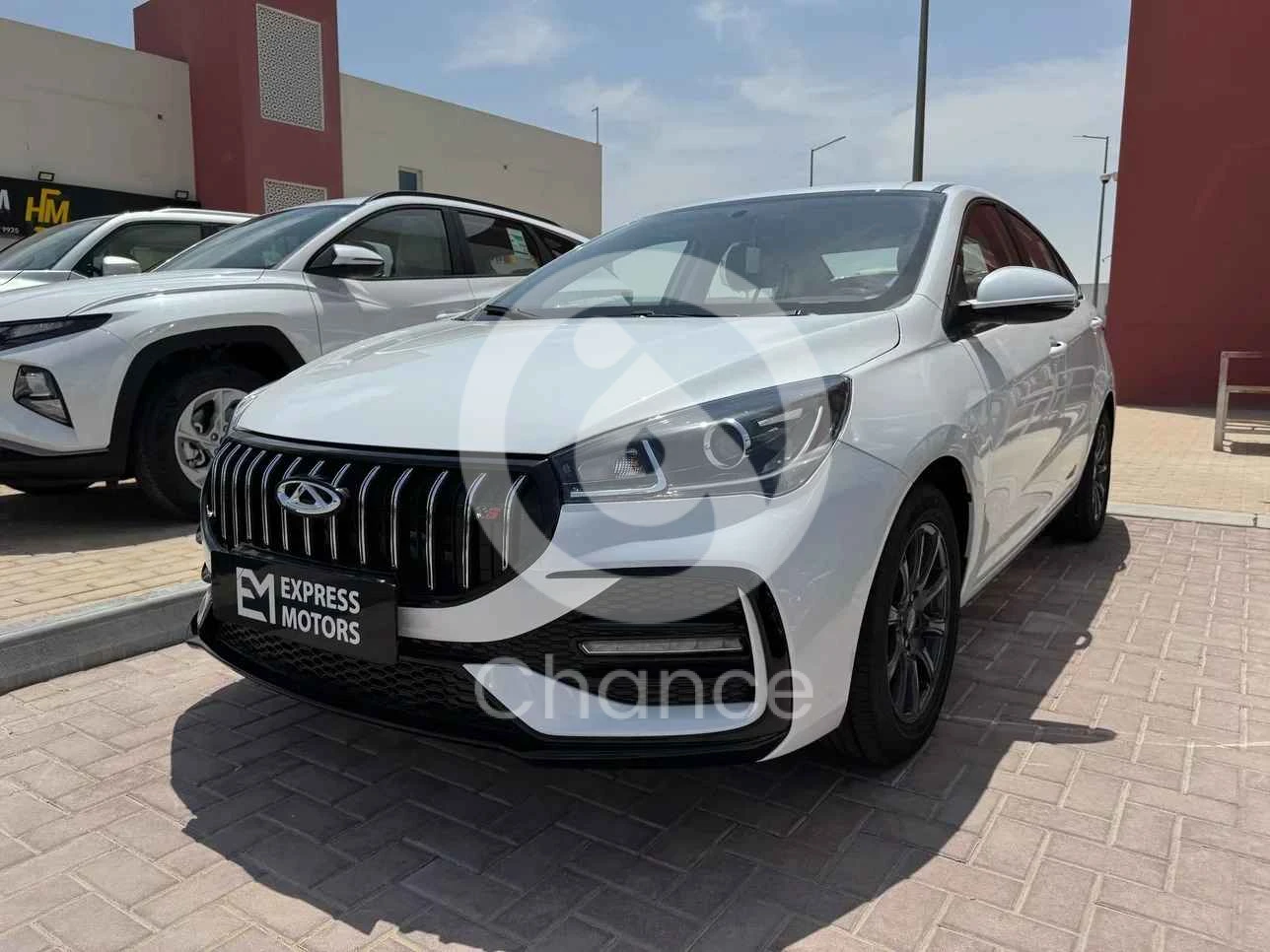 شيري أريزو 5 2025 اوتوماتيك 0 كم 4 سلندر سحب امامي سيدان أبيض تحت الضمان