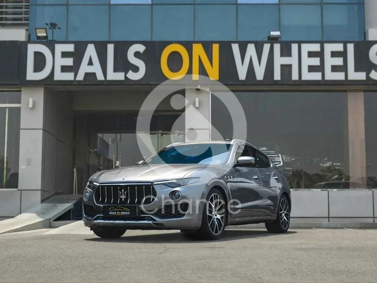 مزاراتي ليفانت اس 2017 اوتوماتيك 100,000 كم 6 سلندر دفع كلي مستمر اس يو في رمادي