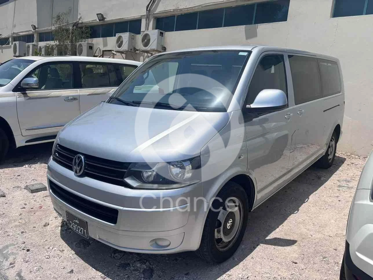 فوكس واغن كارافيل 2015 اوتوماتيك 141,000 كم 4 سلندر سحب امامي فان \ باص فضي