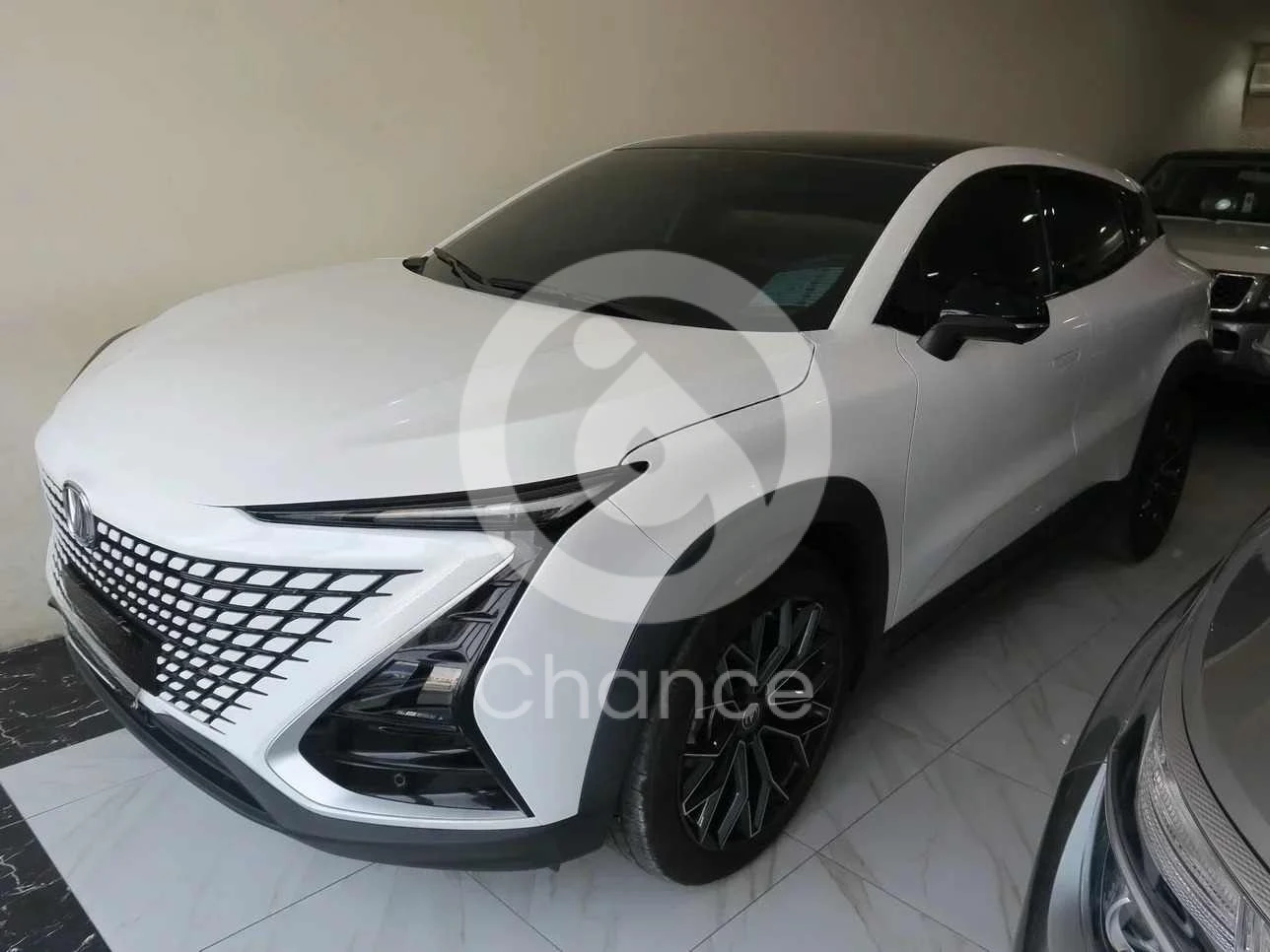 تشانجان يوني تي 2023 اوتوماتيك 76,000 كم 4 سلندر سحب امامي اس يو في أبيض تحت الضمان