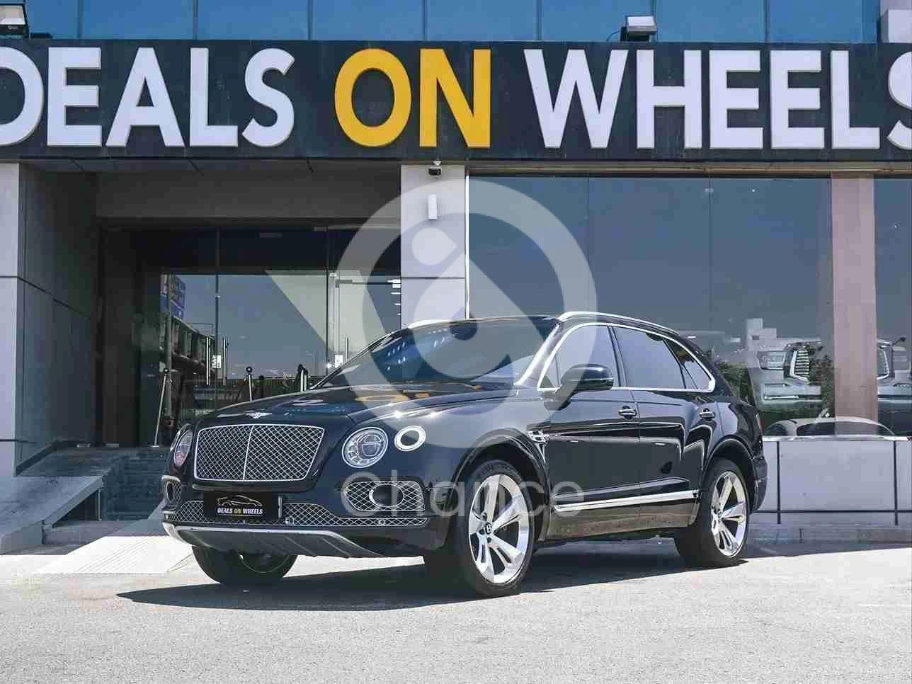 بنتلي بينتايجا 2017 اوتوماتيك 86,000 كم 12 سلندر دفع كلي مستمر اس يو في أسود