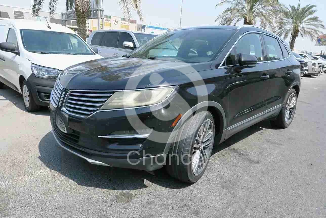 لنكولن أم كي سي 2015 اوتوماتيك 186,000 كم 6 سلندر دفع خلفي اس يو في أسود