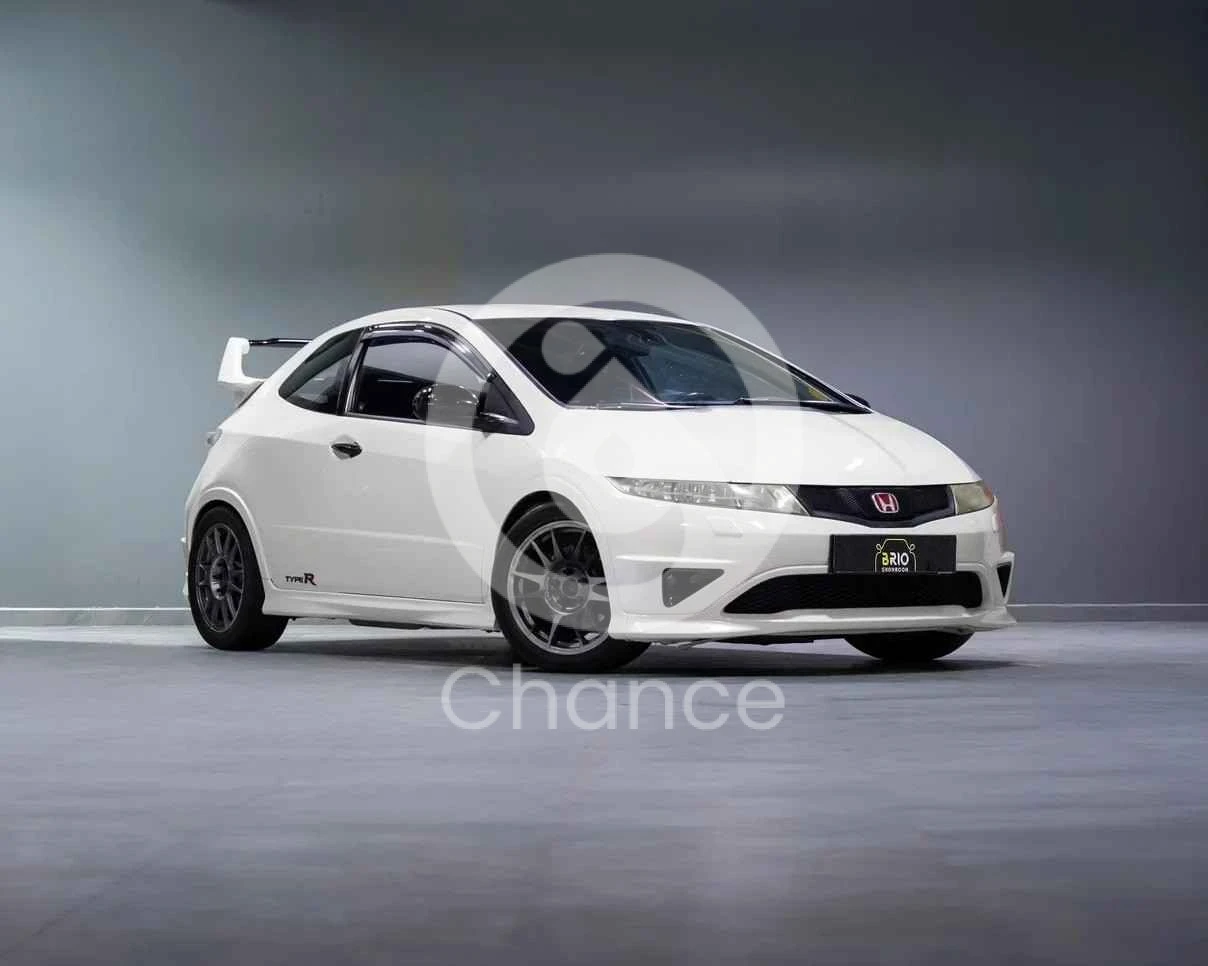 هوندا سيفيك ار تايب 2010 عادي 79,000 كم 4 سلندر دفع خلفي سيدان أبيض