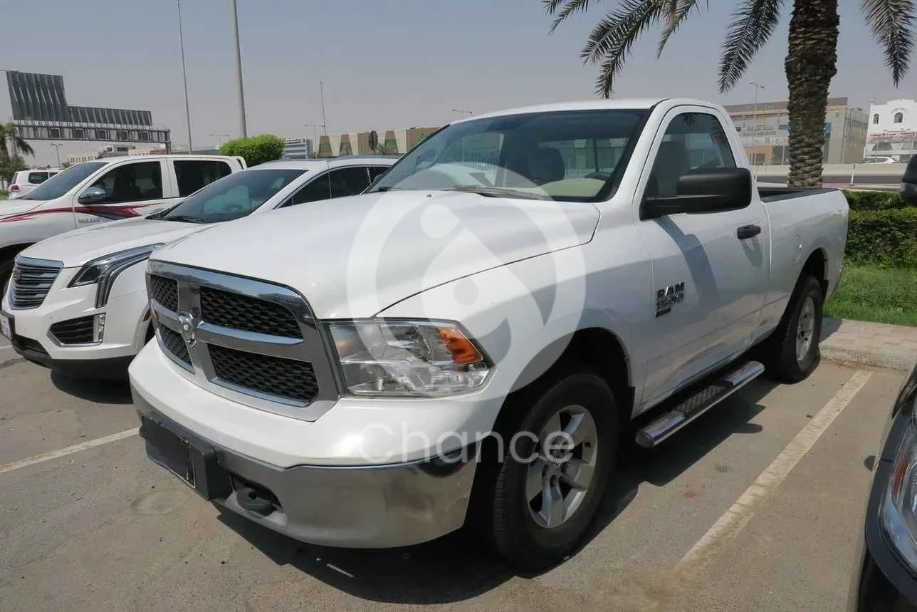 دودج رام 1500 2020 اوتوماتيك 124,000 كم 8 سلندر دفع رباعي بيكب أبيض
