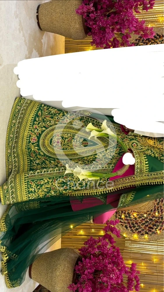 فستان حنة عروس مع طرحه لبسته بس ساعتين نظيييف مقاس سمول و اكس سمول