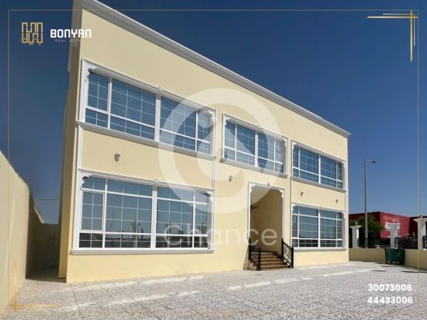 للإيجار فيلا تجارية مميزة تقع في منطقة الخيسة خلف مناسبة لمختلف الأنشطة التجارية أو المقرات الإدارية. مكونات الفيلا: عدد 2 صالة 8 غرف 9 حمامات مطبخ غرفة تخزين الإيجار الشهري: 35,000 ريال قطري تطبق رسوم المكتب للمزيد من التفاصيل تواصل معنا: 30073006 / 44433006 شركة بنيان العقارية رقم الترخيص: 217 مع شركة بنيان العقارية أصبح العثور على العقار المناسب أسهل. يعمل فريقنا باحترافية ودقة لتوفير أفضل العقارات في السوق. نهدف إلى تحقيق أعلى مستويات رضا العملاء وبناء علاقات طويلة الأمد