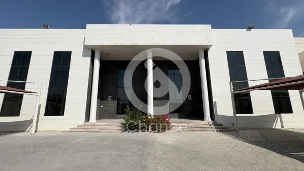 هل تبحث عن المساحة المثالية لتأسيس أو توسيع أعمالك توفر هذه الفيلا شبه التجارية بمساحة 1100 متر مربع المكان الأمثل للمكاتب والعيادات أو أي مشاريع تجارية أخرى في موقع مميز. تصميم واسع يلبي احتياجات الأعمال المرنة مثالية لمكاتب الشركات والعيادات وغيرها موقع مميز وسهولة وصول ممتازة تواصل معنا: 5557 1427, 3363 1108 3361 8902, 3362 8140 6689 8186, 5116 2112 3375 5742, 5108 7209