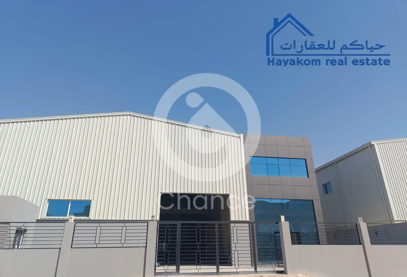 للإيجار مخزن جديد وسكن عمال بتشطيبات عالية الجودة في بركة العوامر، توزيع جديد، مساحة ١٠٠٠ متر مربع:
- هنجر مع ميزانين ٧٠٠ متر
- مكتب + حمام + غرفة حارس مع ملحقاته.
- سكن عمال ٨ غرف مع حمامات ومطابخ.
- جميع الغرف وحمامات ومطابخ المكاتب وغرفة الحارس مكيفة (مكيفات GREE جديدة).
- ألواح ساندويتش بانل مع عازل مقاوم للحريق.
- للإيجار فقط ٢٣,٠٠٠ ألف ريال.
- النشاط الحالي: متجر مواد غذائية، مع إمكانية تغيير النشاط.