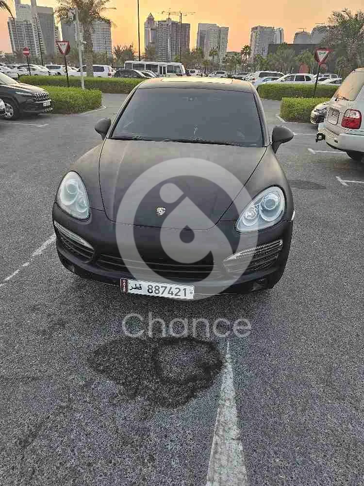 للبيع بورش كايين موديل 2013 الممشى: 306,000 كم اللون الخارجي: أسود مطفي مميز اللون الداخلي: جلد أسود نظيف جدًا ناقل الحركة: أوتوماتيك المحرك: 6 سلندر نظام الدفع: رباعي الحالة ممتازة جدًا — لا تحتاج أي مصاريف المواصفات: • شاشة وسطية • كاميرا خلفية • حساسات أمامية وخلفية • كراسي كهربائية مع ذاكرة • تحكم بالمقود • تكييف قوي أمامي وخلفي • جنوط أصلية من بورش • فرامل رياضية (كاليبر أحمر) الموقع: الدوحة – قطر السعر المطلوب: 32,000 ريال قطري (قابل للتفاوض) للتواصل: 30710074