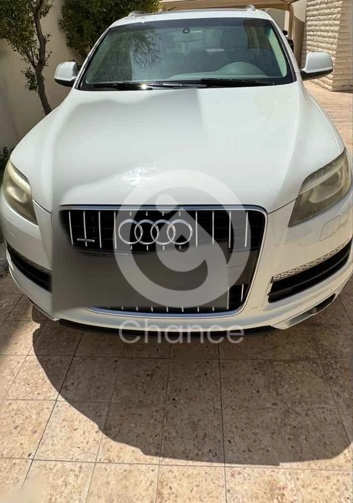 اودي كيو7 للبيع قاطع 203000 بحاله جيده نظيف وخالي من الحوادث الموتر مايشتكي من شي وقابل للصامل للتواصل واتس اب فقط