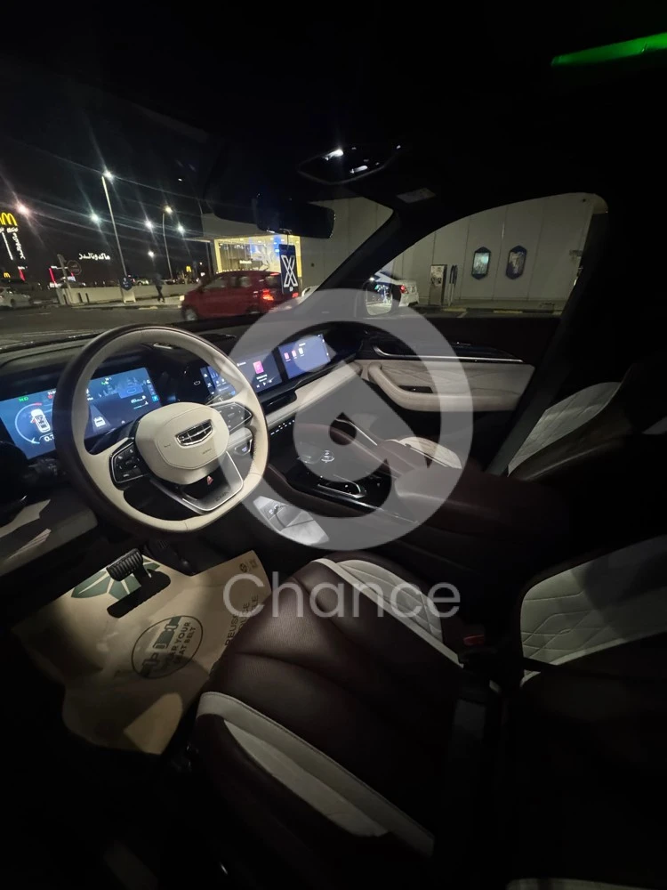 السيارة نظيفة وبحالة الوكالة كل سيرفسها ف وكالة الجيدة تحت الضمان لغاية 2028 السياره ولله الحمد ما تشتكي من شي للجادين التواصل : 31030133