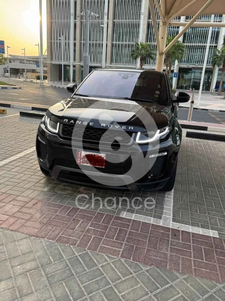 رنج روفر إفوك دينامك الموديل : 2017 عدد الكيلومترات: 54000كم ناقل الحركة: ٱوتوماتك عدد الاسطوانات: 4 دفع رباعي اللون الخارجي : ٱسود اللون الداخلي: ٱحمر وٱسود