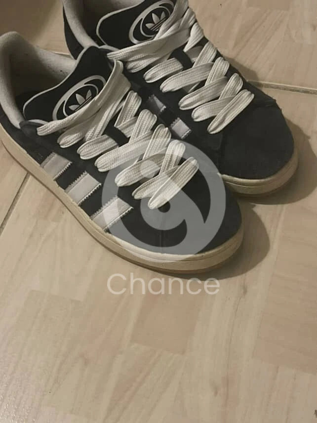 حالة ممتازة اصلي مقاس 43/44