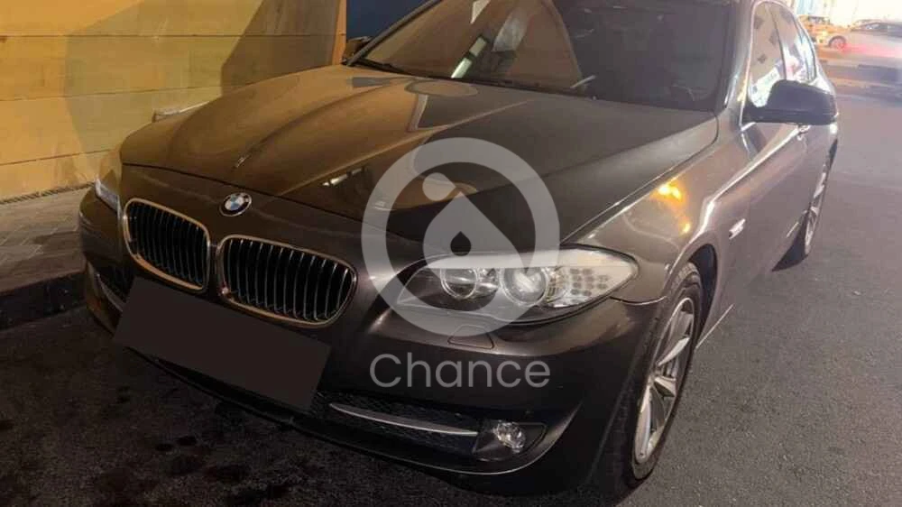 مواصفات السيارة: الموديل: 2013 عدد الكيلومترات: 200 ألف الماكينة: 4 سلندر الداخلية: نظيفة جدا الحوادث: سليم من الحوادث الكبيرة، فيه 7 صدامات بسيطة أجهزة الاستشعار: كلها شغالة الإستمارة: سارية لمدة 6 شهور السعر ٢٧ ألف ريال