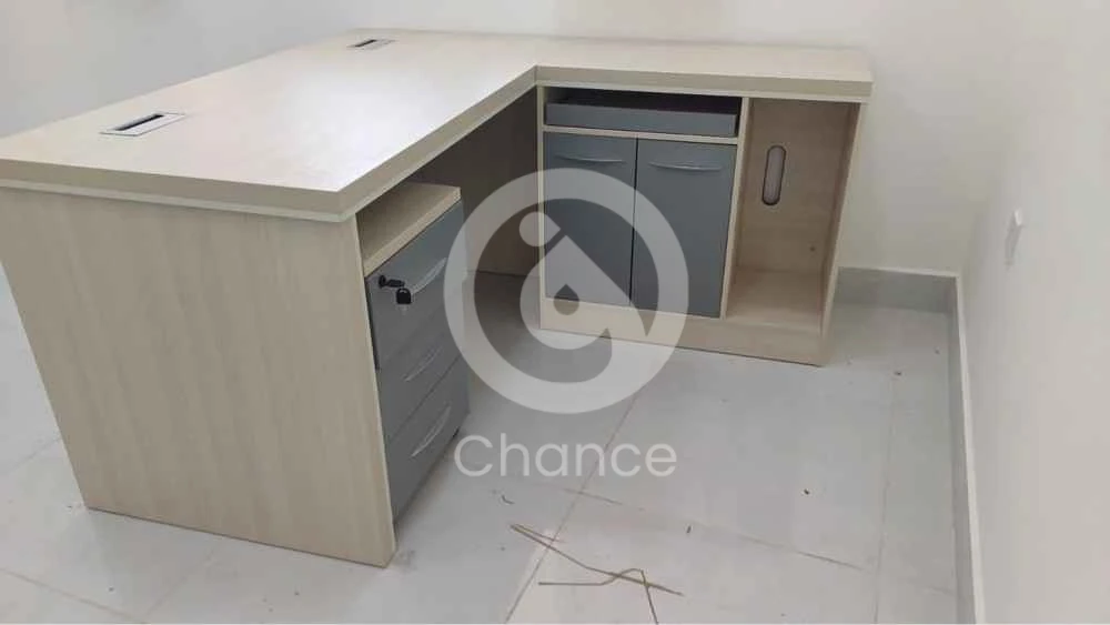 الوصف: مكاتب قوية وأنيقة، مناسبة للمكتب والمنزل. مصنوعة من خامات متينة وبتصميم عصري، متوفرة بأفضل الأسعار