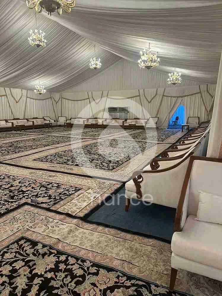 خيام مليكة نوفر جميع المقاسات مع تجهيزها بجميع مستلازمات من كنب و فرش مع اساس خيمة مع الضيافة الكاملة