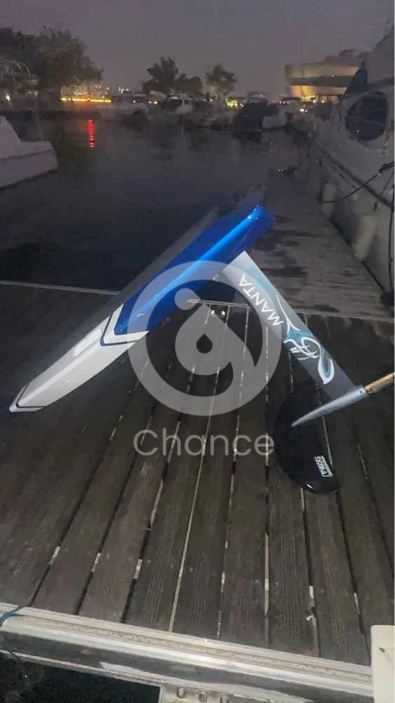 جديد ونظيف مانزلت فيه إلا مرتين وكالته موجوده ف الامارات وكاربون فايبر البورد معاه مروحه اضافية وكامل اغراضه موجوده مع شنطته