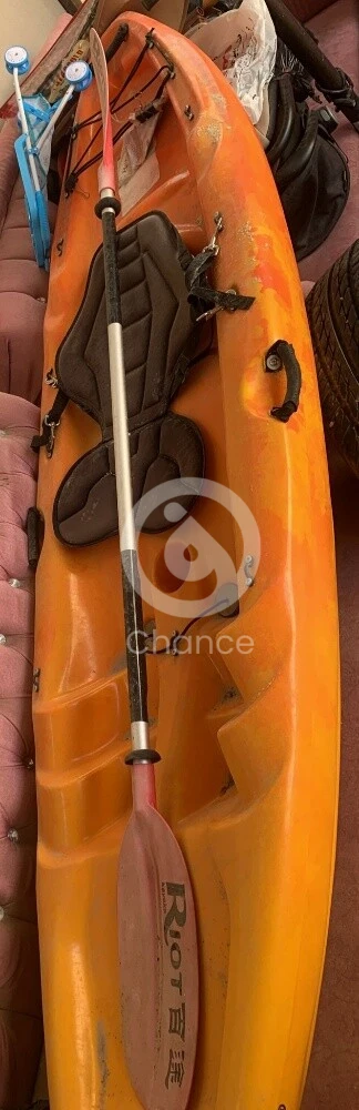 مركب كياك بلاستيك مقوى بحالة جيدة جدا .. قابل للتخفيض للجاد بالشراء.