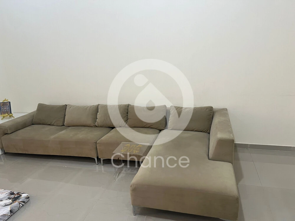 كنبة للبيع نظيفة جدا