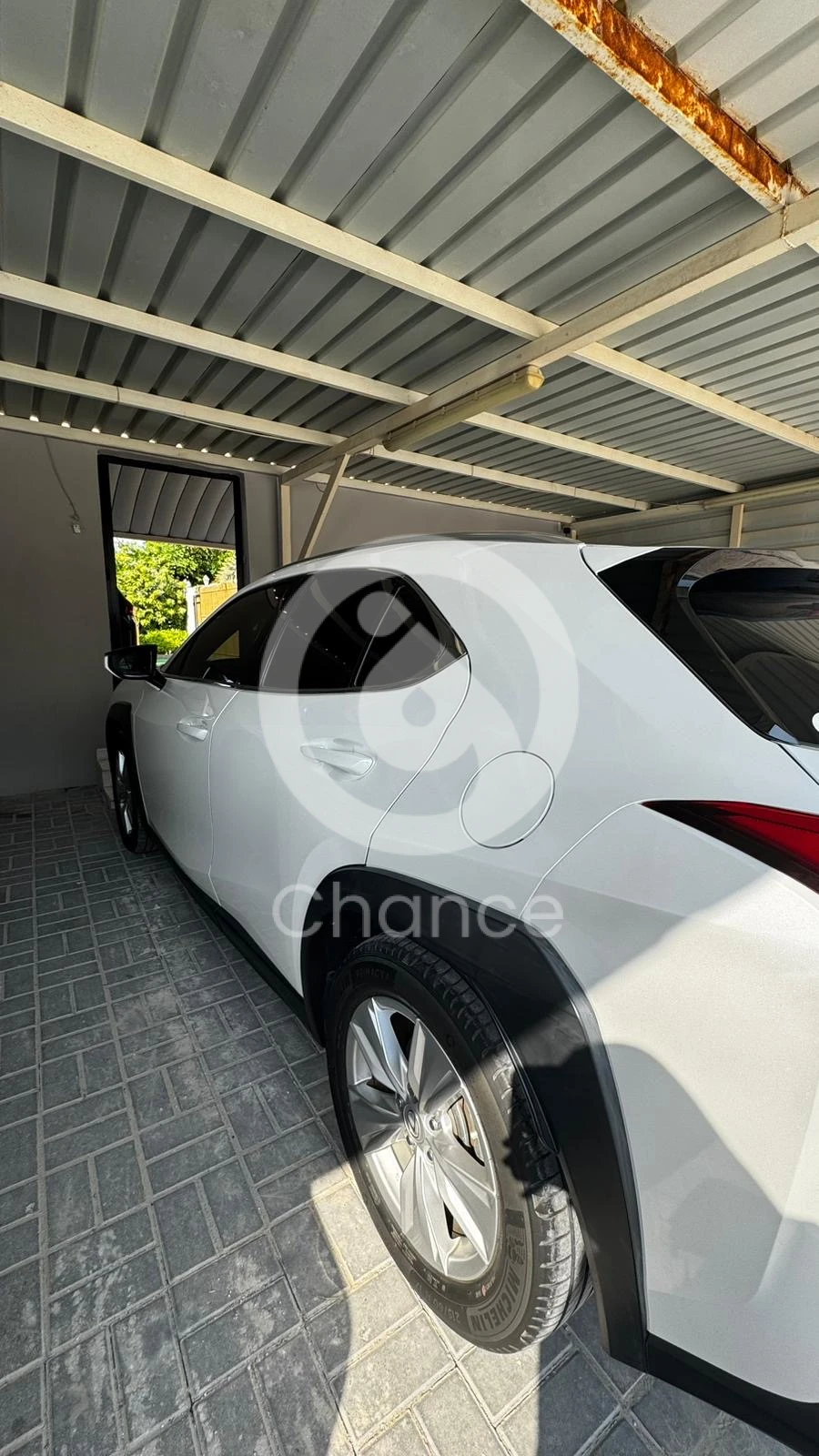 للبيع :- لكزس UX200
موديل :- ~2021~ 
اللون :- ابيض     
صبغ :-  متفرق  
عدد السلندرات :- 4
لون الداخل :- جلد كركي  
قاطع :- 50 الف
مطلوب :- 75 الف قابل للصامل 
للتواصل :- 66338336