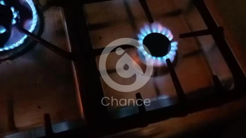 فرن غاز للبيع بحاله جيده كل شيء يعمل بشكل رائع