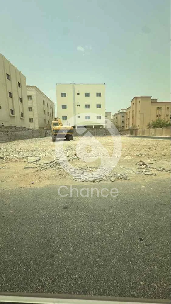 متوفر للبيع أرض تجارية في الشمال على شارعين أمامي خلفي الاستخدام تجاري سكني الارضي محلات + دورين شقق مطلوب بالفوت 290 ريال للتواصل والاستفسار: أملاك الدوحة العقارية 221 33813382 كما يسرنا عرض عقاراتكم لدينا