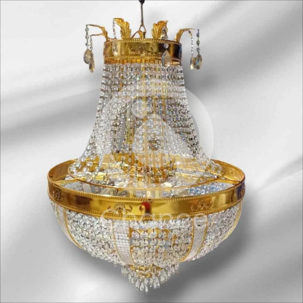 متوفر ثريات مختلفة للبيع الحجم للبيع الفوري لاكثر استفسار يمكنكم التواصل معنا على الرقم 70009725