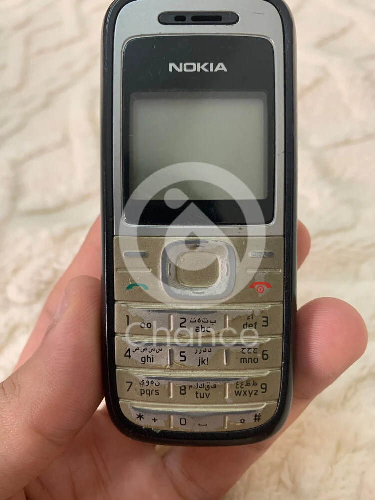 • الجهاز: هاتف نوكيا 1200 الكلاسيكي. • السعر: 40 ريال قطري (قابل للتفاوض). • المميزات: متانة عالية، مثالي كجهاز احتياطي، ويحتوي على كشاف ضوئي قوي. • ملاحظات هامة: الجهاز مستعمل ويُباع بدون بطارية (يجب على المشتري شراء بطارية). توجد خدوش بسيطة على لوحة المفاتيح. • الخلاصة: جهاز عملي وموثوق، يحتاج فقط لبطارية جديدة.