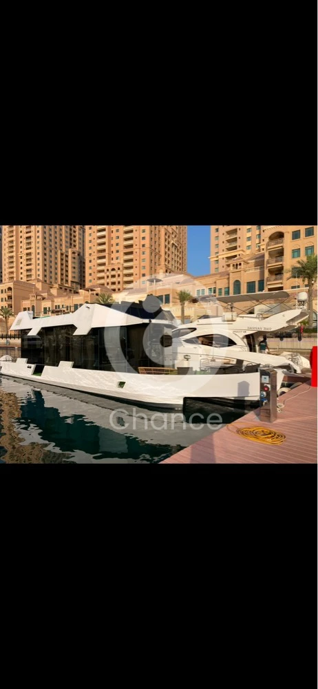 هاوس بوت صناعه الامارات ٥٩ قدم موديل ٢٠٢٣ اصفار تامين شامل وضمان قطر على المكاين وعلى كل الاجهزه الموجوده. غرفتين نوم وحمامين ومطبخين خارجي وداخلي مع موقف في اللؤلؤة. التواصل على 66811166