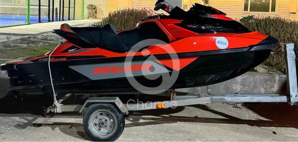 للبيع سكوتر ار اكس تي ٢٠١٦ شغال ٨١ ساعه توني مسوي لها سيرفس لاعلى سعر ومسوي تطويله للتيدر قولها جديد الصامل براعيه ف السعر للتواصل 33690287