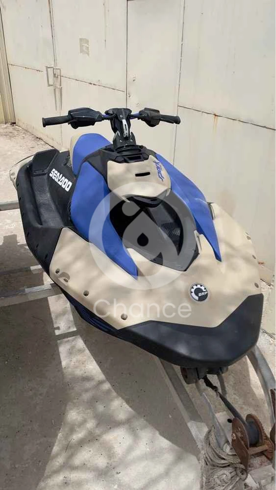 سبارك تريكس موديل ٢٠٢٥ بحالة فوق الممتاز ، مافيه دعمات ولا شلخ و قرف الوكالة ، السعر لا يشمل التيدر